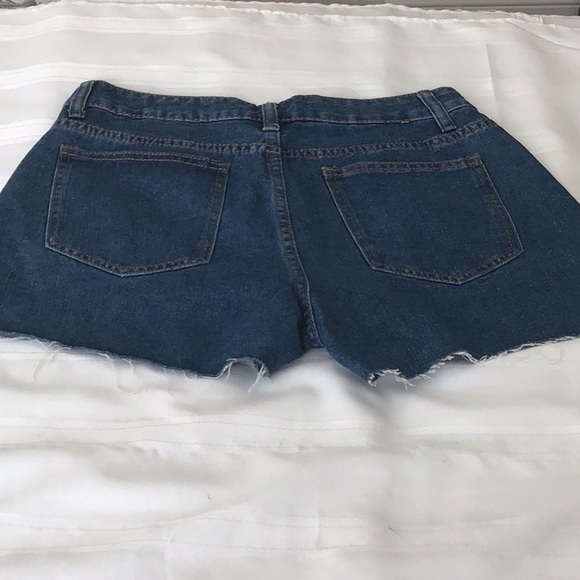 SHEIN denim frayed hem weekend shorts size 29 used great condition - Picture 2 of 5